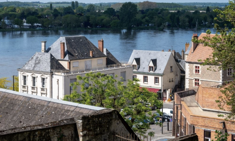 Maison Alain Delon Douchy prix