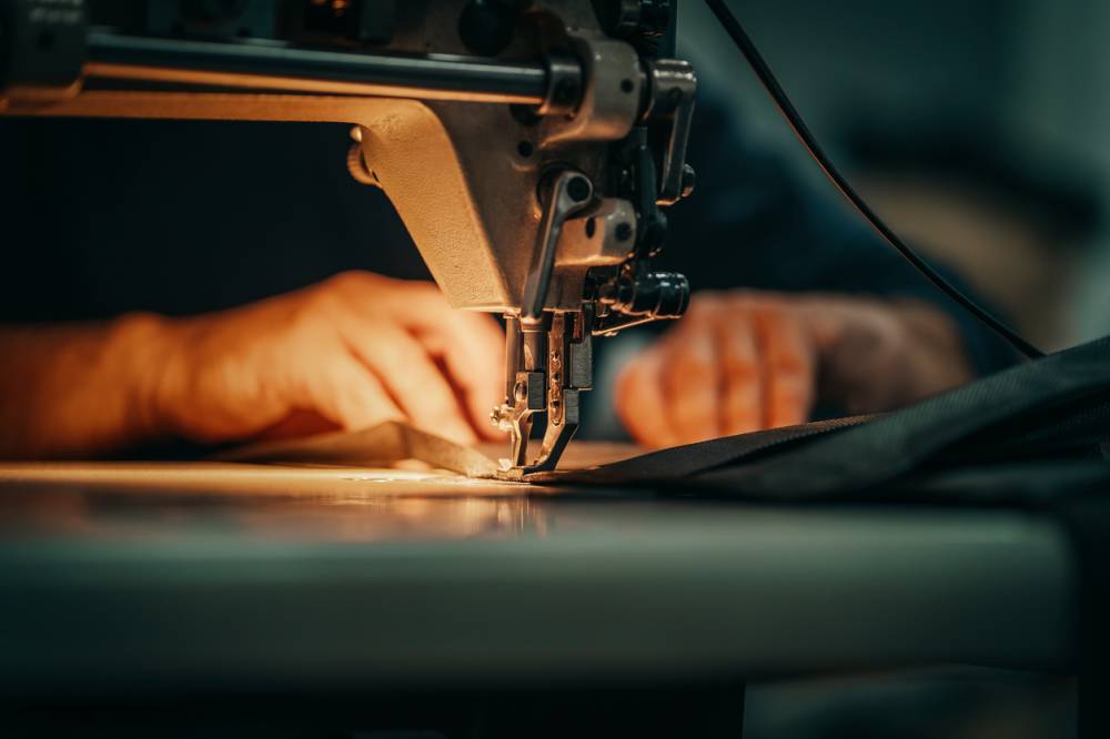 Machine à coudre industrielle en panne